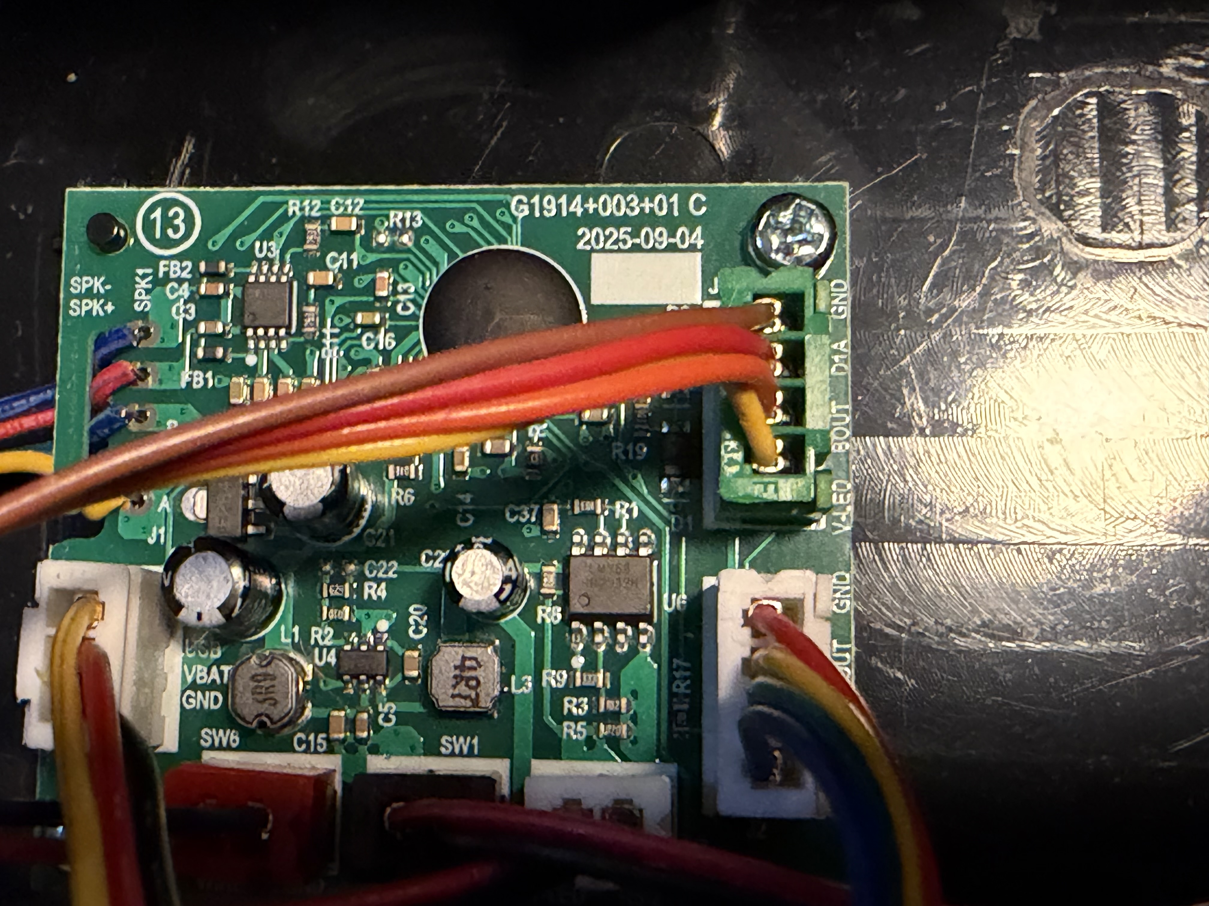 Factory Proton Pack electronics PCB showing the four-wire cyclotron LED connector